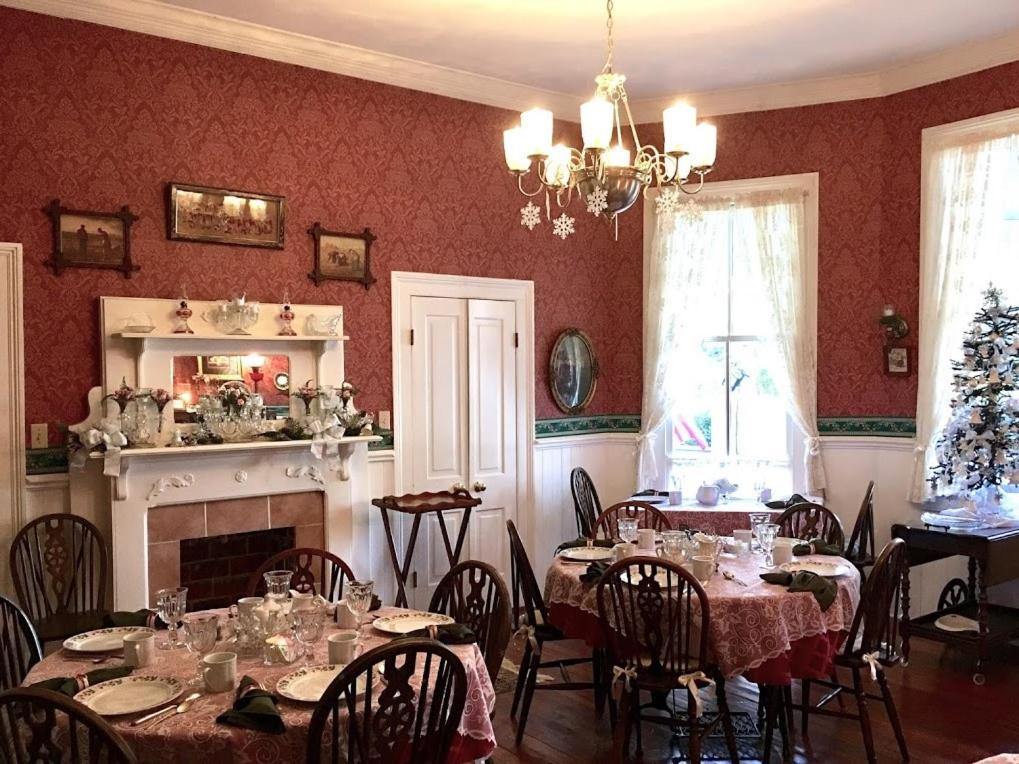 Holly House Of Hamilton Bed & Breakfast Bagian luar foto