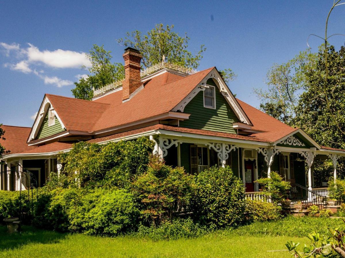 Holly House Of Hamilton Bed & Breakfast Bagian luar foto