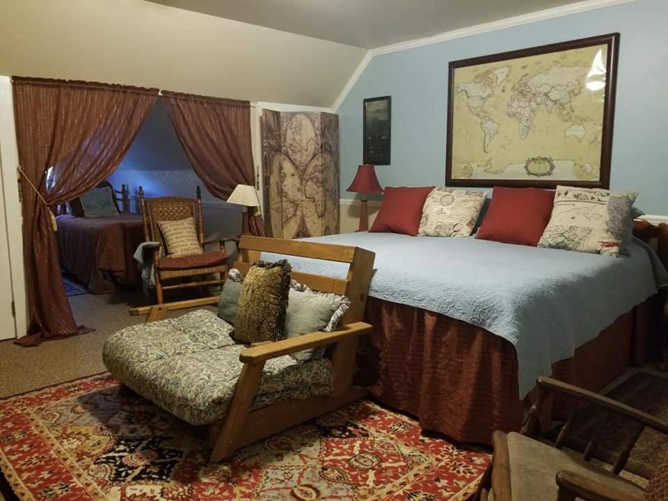Holly House Of Hamilton Bed & Breakfast Bagian luar foto