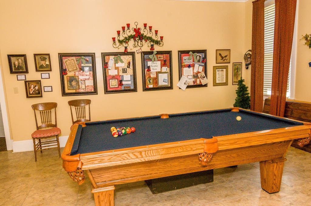 Holly House Of Hamilton Bed & Breakfast Bagian luar foto