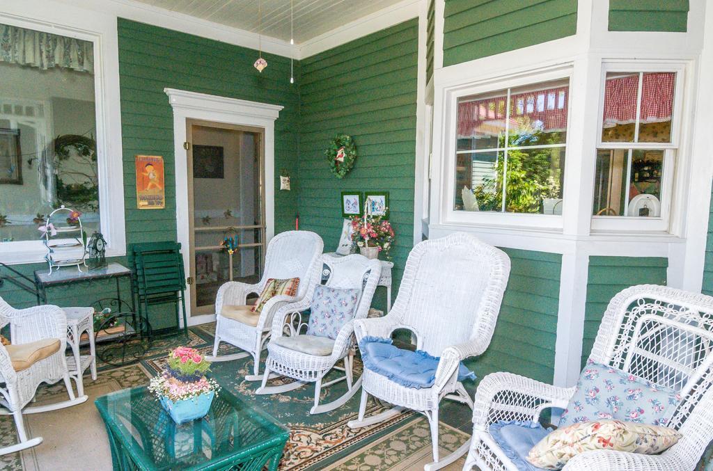 Holly House Of Hamilton Bed & Breakfast Bagian luar foto