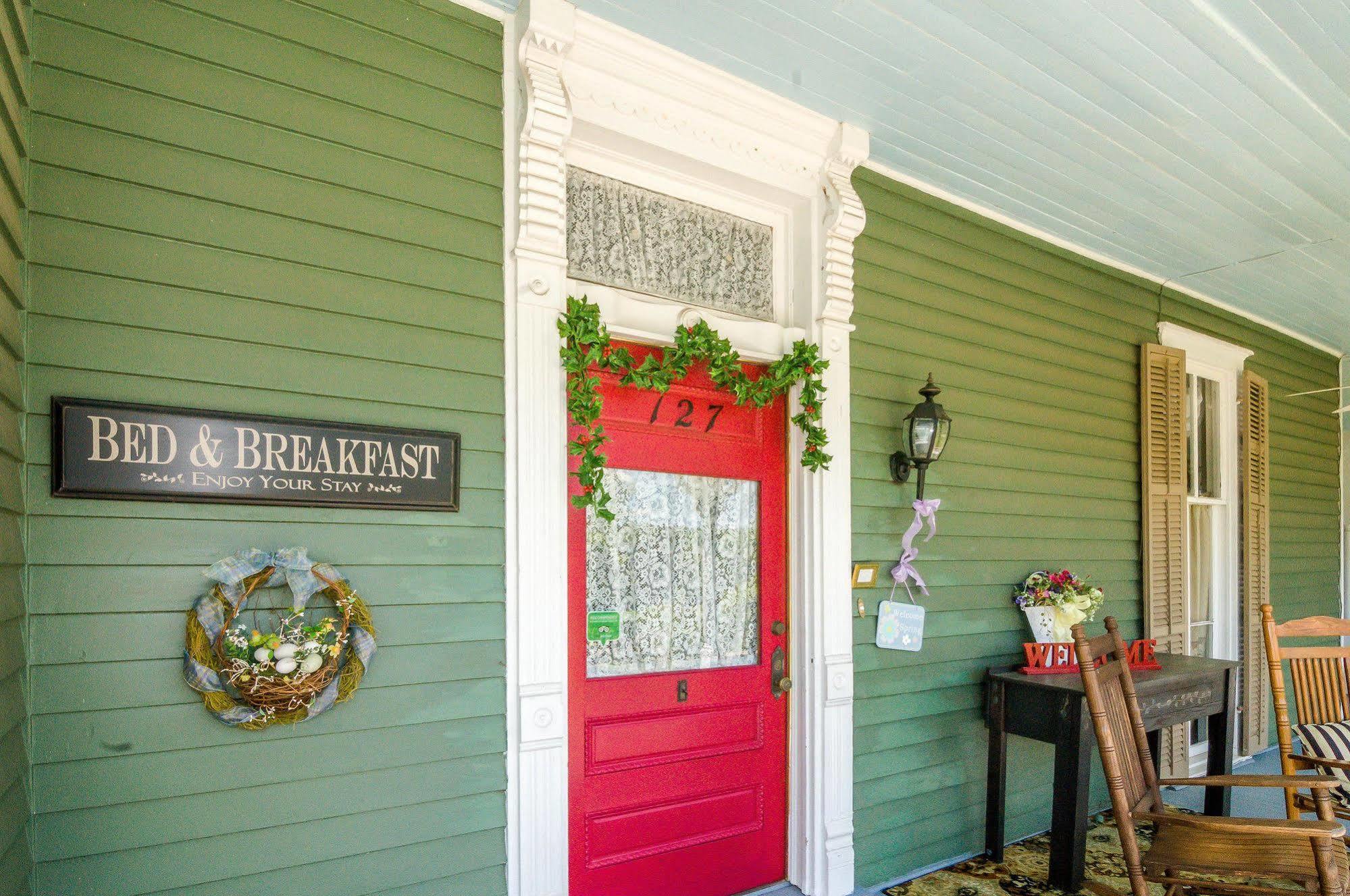 Holly House Of Hamilton Bed & Breakfast Bagian luar foto