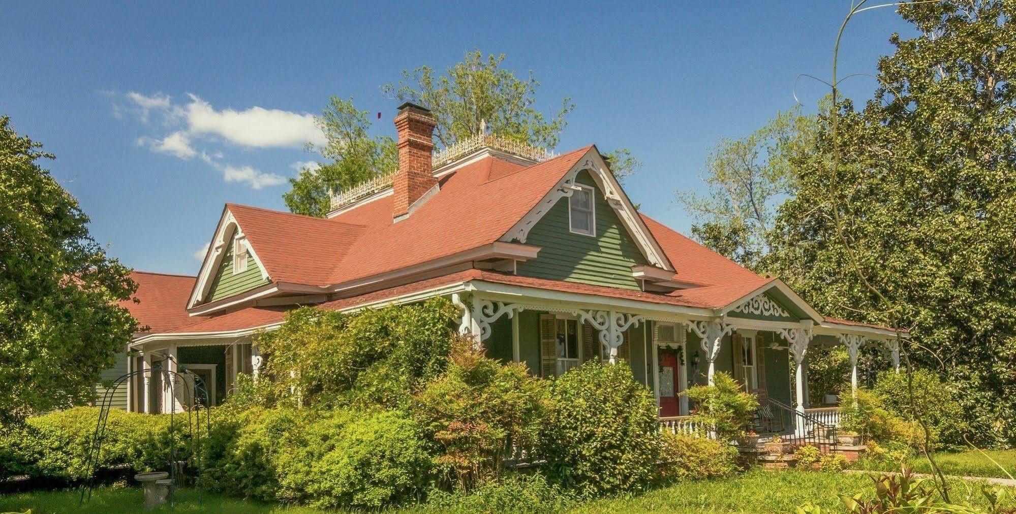 Holly House Of Hamilton Bed & Breakfast Bagian luar foto